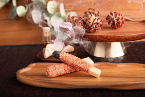 Räucherwerk Palo Santo Holzstäbe mit Rose